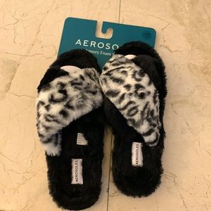 Aérosol Memory Foam Slippers  sizeL 8-9🥿 NWT